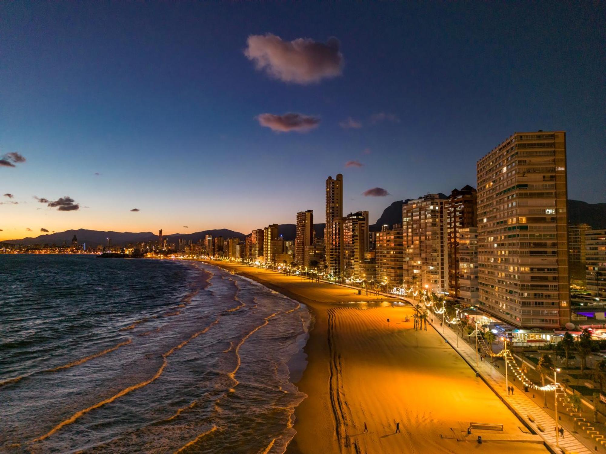 Three Bedrooms Apart In Benidorm Near Beach And Strip Εξωτερικό φωτογραφία